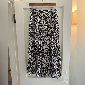 Maeve by Anthropologie Gray & White Pleated Midi Skirt Size S